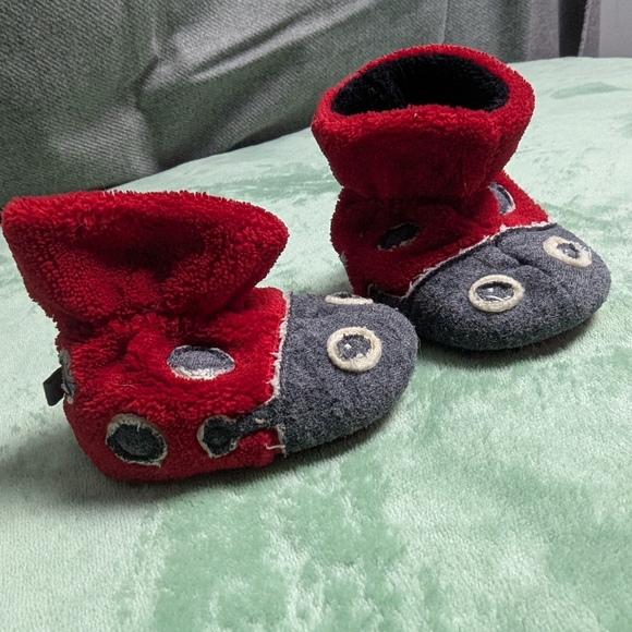 Acorn Ladybug Baby Slippers 0-6 Month - Picture 2 of 5